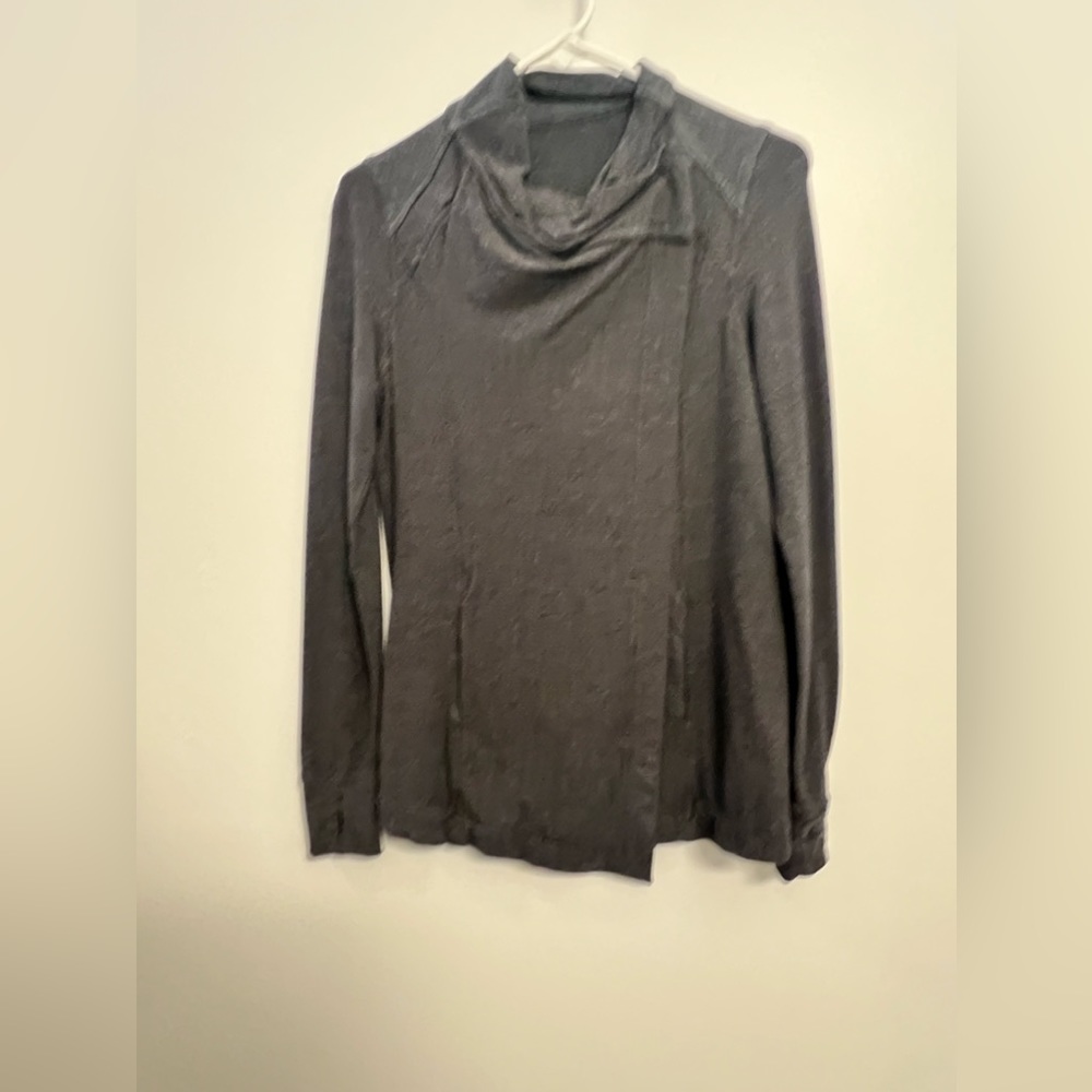 Lululemon size 4 gray tunic with monkey thumbs